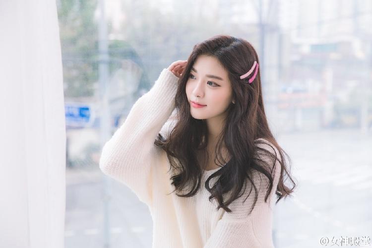 重庆高温天气持续 大熊猫洗冰水浴防暑降温